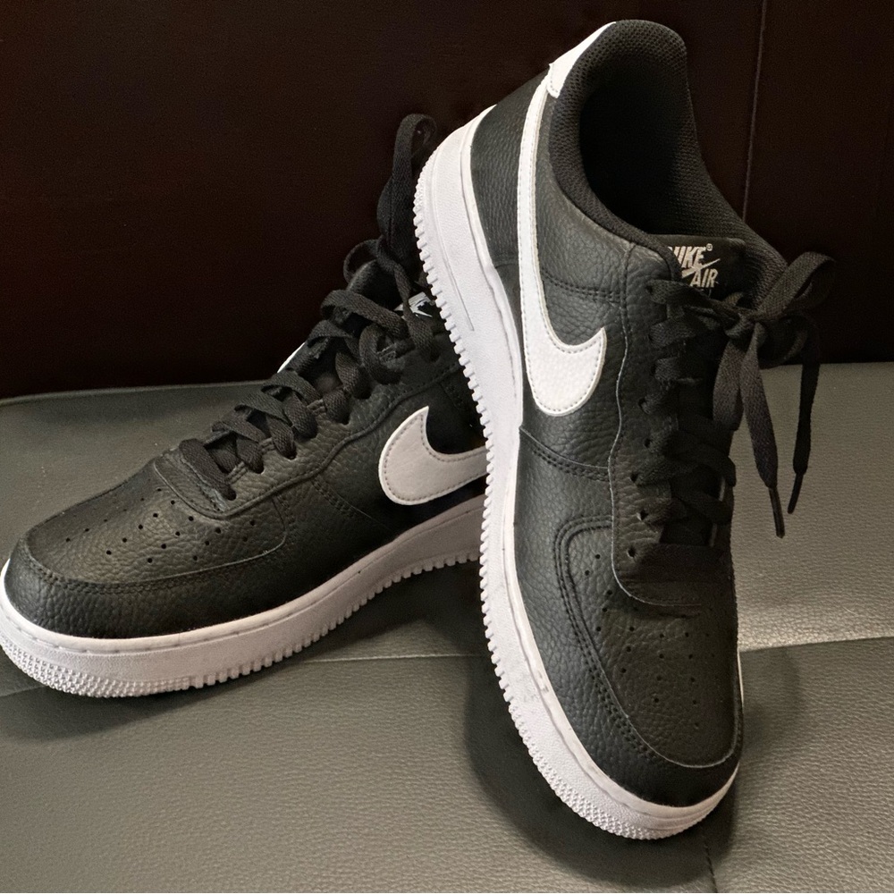 Nike Air Force 1 Low '07 Size 9 Black and White